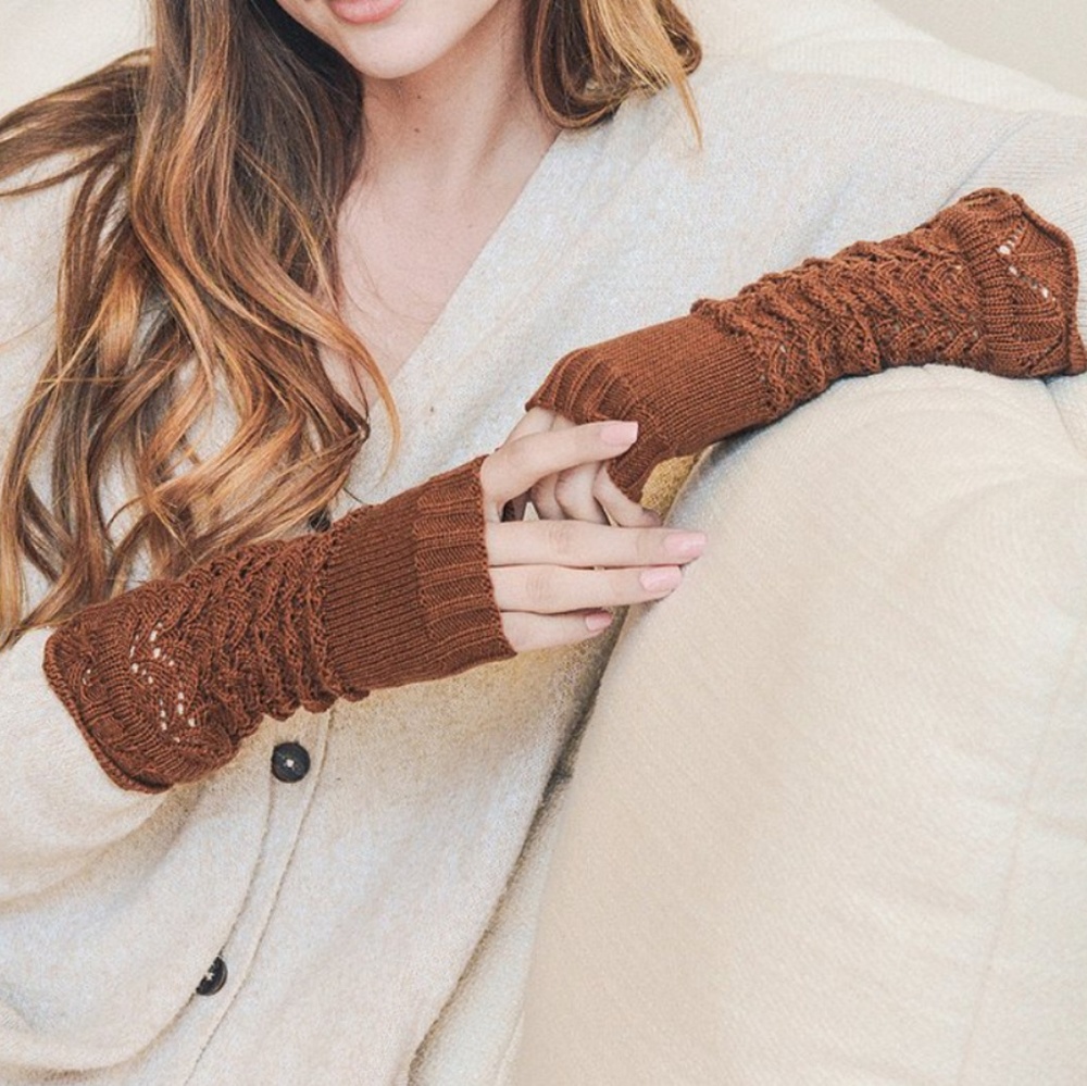 Camel Thumb Cutout Gloves